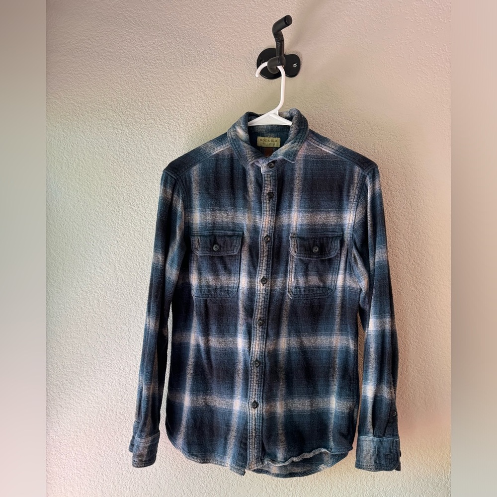 Mens flannel size small.